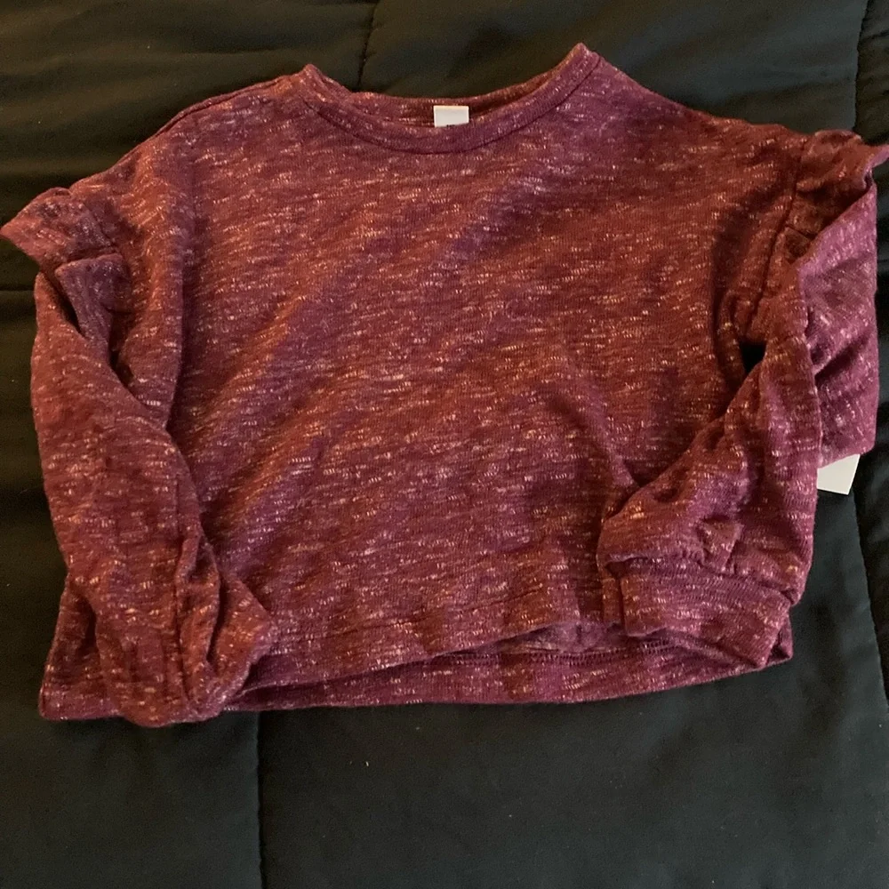 Girl’s cropped sweater